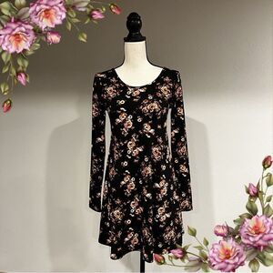 Forever 21 Long sleeve floral mini skater dress size Xs